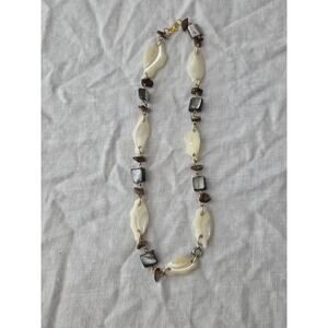 Vtg Mother of Pearl Shell Beaded Necklace Gold Tone Tropical Abalone Iridescent